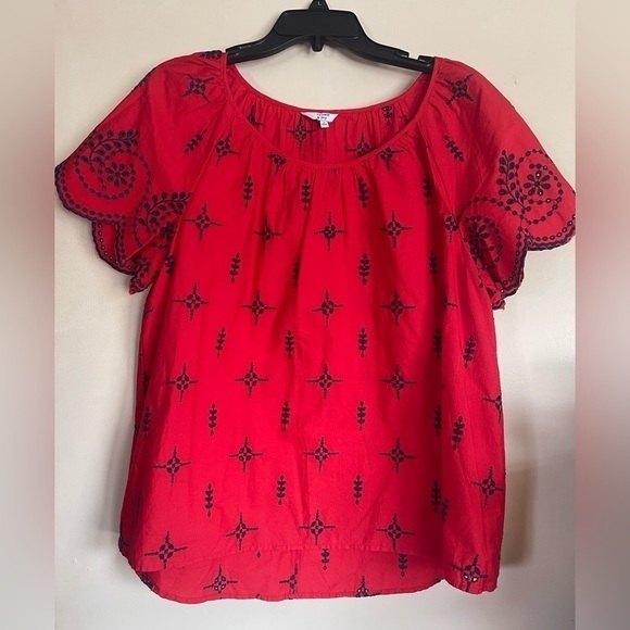 crown & ivy Tops - Crown and Ivy size M Red Boho top with Black detail. Hi Low hem